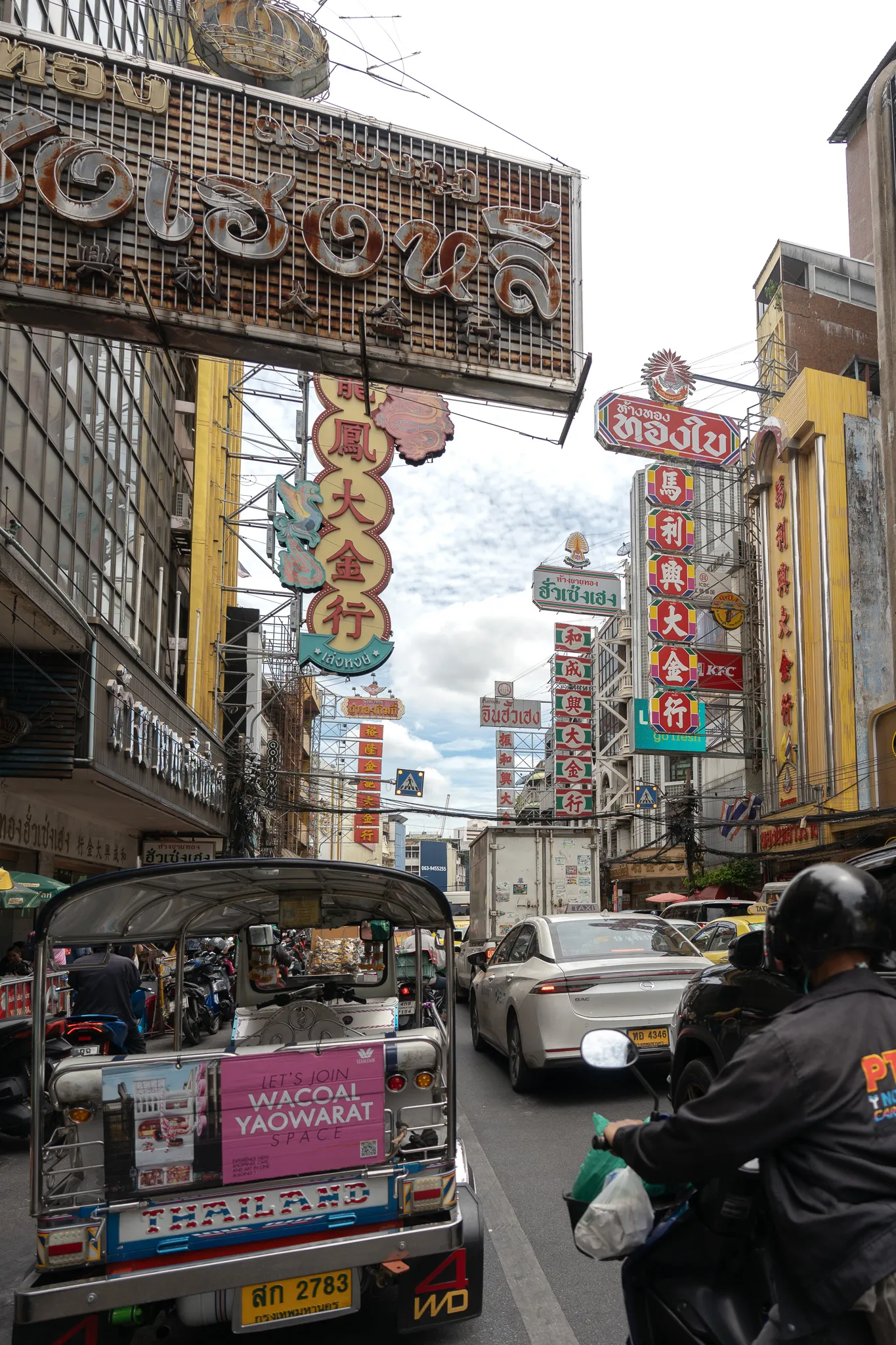 Old shops and Chinese signs in Bangkok Chinatown